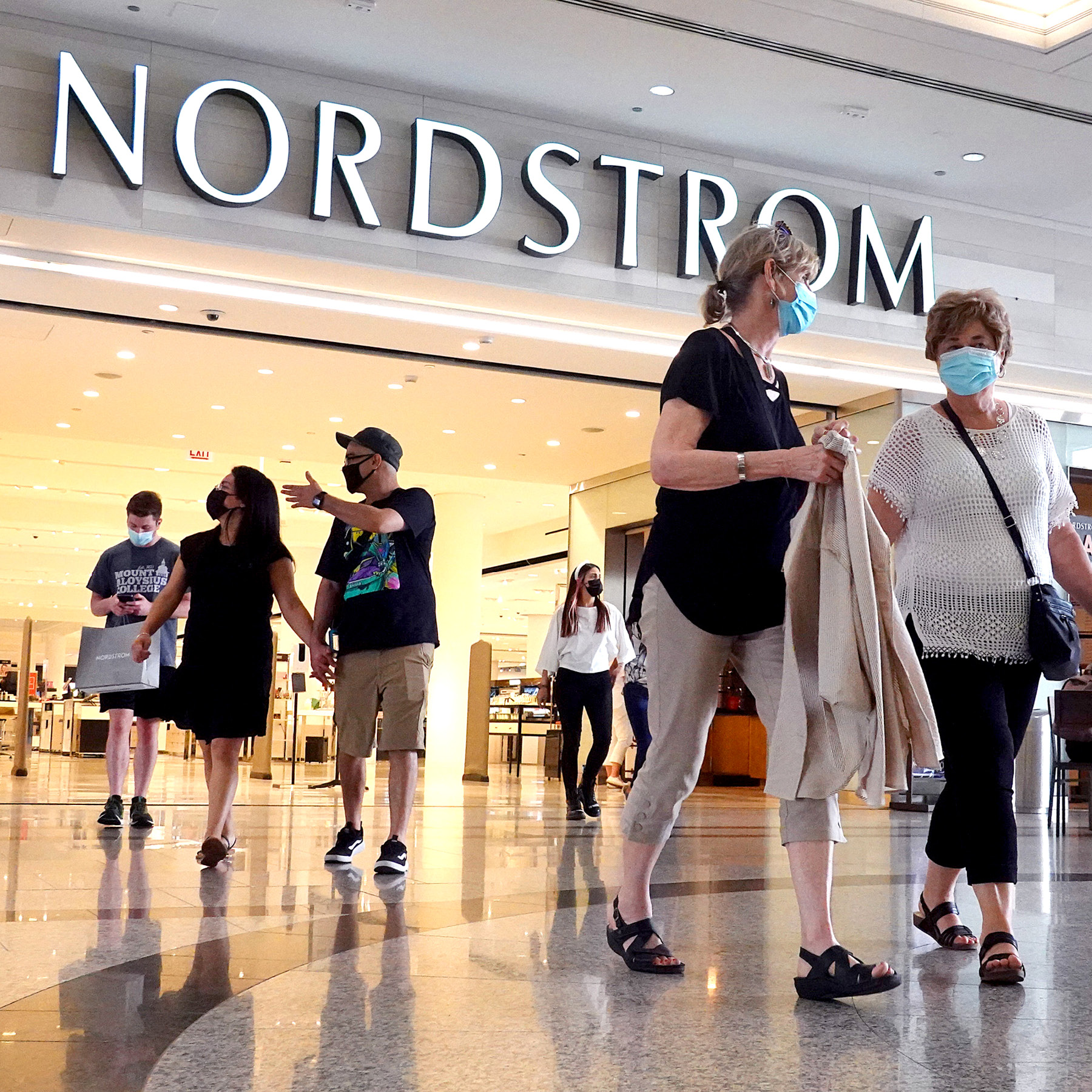 Nordstrom Knows Best – Global